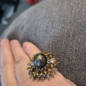 Elegant Sunflower Ring with Gold and Silver Accents